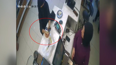 Bursa'da ‘yırtık para’ yöntemiyle tırnakçılık! İşletme sahibinin fark ettiği kadın hızla kaçtı
