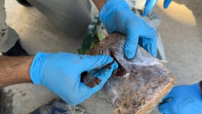 Yolcu otobüsüne yüzeyi ‘pul biber’ ile kaplı 7 kilo eroin ele geçirildi