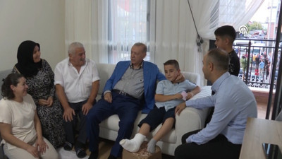 Cumhurbaşkanı Erdoğan depremzede ailenin yeni yuva sevincine ortak oldu