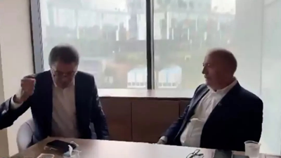 Gürsel Tekin'le oturan Ensar Aytekin elini masaya vurdu: 'Buraya 5 bin polisle gelinir mi?'