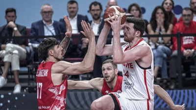 A Milli Erkek Basketbol Takımımız Polonya'yı 91-77 yenerek yarı finale yükseldi