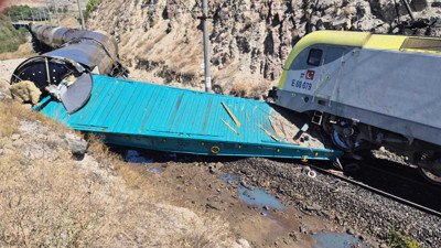 Malatya'da iki yük treni çarpıştı: 1 yaralı