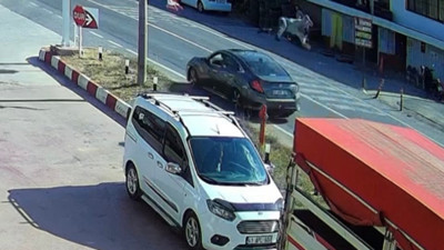 Otomobilin, yayaya çarptığı kaza kamerada
