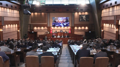 İBB Meclisi'nde toplu taşımaya zam maddesi komisyonlara sevk edildi
