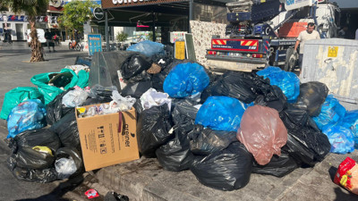 İzmir'de maaşını alamayan işçilerin grevi son buldu: Çöp dağları oluştu, fareler cirit attı