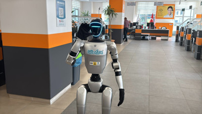 Robot Festman'a fahri kimlik belgesi