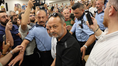 Aydın Büyükşehir Belediye Meclisi'nde gergin anlar! Arbede yaşandı polis müdahale etti