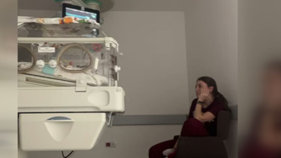 Pediatri asistanı Dr. Nurdan Hasırcılar, kritik durumdaki bebeğin başında sabaha kadar bekledi