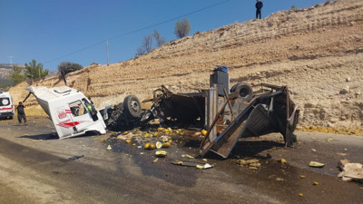 Mersin'de feci kaza! Tır yolcu otobüsüne çarptı: Ölü ve yaralılar var