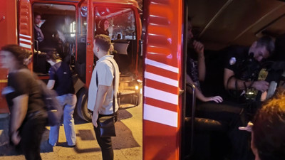 Elazığ'da astım hastası 2 öğrenci asansörde mahsur kaldı! İmdadına itfaiyenin oksijen tüpü yetişti