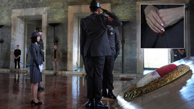 Japonya Altes Prensesi Akiko Mikasa'nin Anıtkabir ziyaretinde dikkat çeken detay