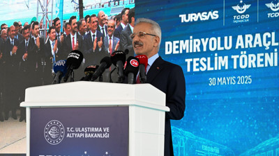 Bakan Uraloğlu: Türkiye'nin en güçlü elektrikli ve dizel elektrikli lokomotiflerini üreteceğiz