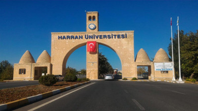 Harran Üniversitesi'nde Derslik Krizi: Öğrenciler Bahçede Eğitim Görüyor