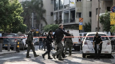Tel Aviv’de şiddetli patlama: araç alev aldı, yaralılar var