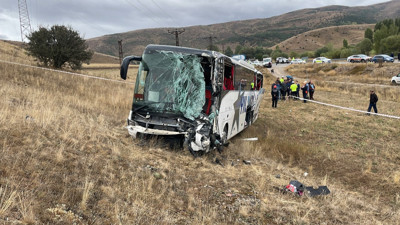 Sivas'ta otobüs kazası: 3'ü ağır 18 yaralı