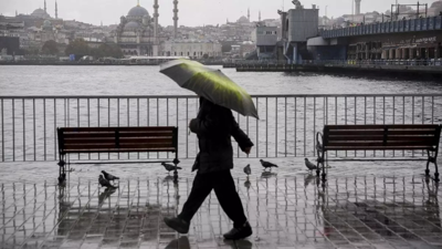 Aralarında İstanbul'da var! Meteoroloji'den uyarı: Fırtına ve sağanak geliyor