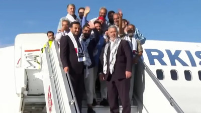 İsrail'in alıkoyduğu Türk aktivistler yurda döndü