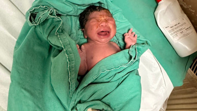 Takside unutulmaz an: Bebek, aracın içinde dünyaya gözlerini açtı