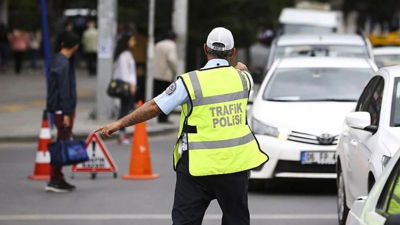 Trafikte cezalar artıyor | Kırmızı ışıktan, hız sınırına; trafikte yol kesmeden, yarış yapmaya... İşte madde madde yeni cezalar