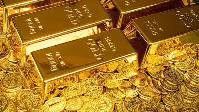 Ons altın tarihte ilk kez 4 bin dolar seviyesinin üzerine çıktı.