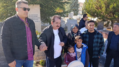 İbrahim Tatlıses, Neşet Ertaş’ın mezarını ziyaret etti