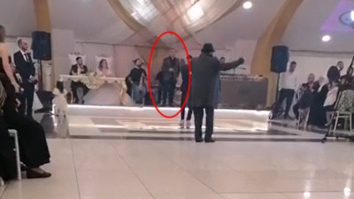 Sanatçı Yüksel Kader sahnede kalp krizi geçirip hayatını kaybetti