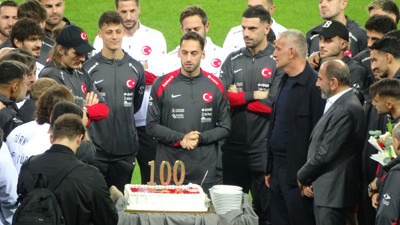 Hakan Çalhanoğlu'na 100. milli maç sürprizi