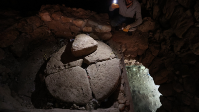 Mardin'de tarihi değirmen temizlenirken yaklaşık 1500 yıllık mozaik bulundu