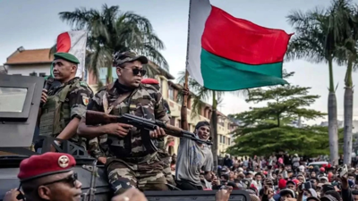 Madagaskar'da ordu yönetime el koydu