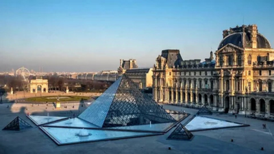 Louvre Müzesi'ni soydular! Hırsızlar mücevherleri çalıp kaçtı