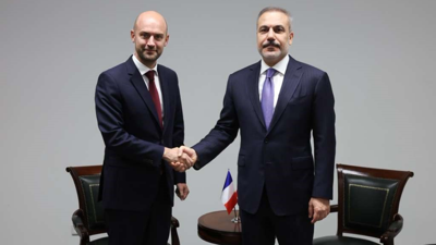 Dışişleri Bakanı Fidan, Fransa Dışişleri Bakanı Barrot ile görüştü