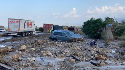 Hatay'da heyelan faciası: Otoyol kapandı