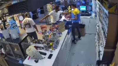 Akaryakıt istasyonu çalışanını darp eden 2 kişi tutuklandı