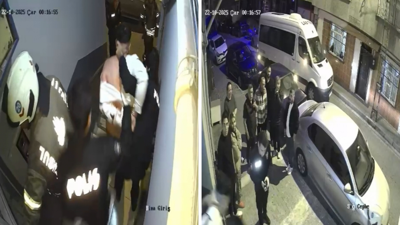 Annesini darbetti! kendisini odaya kilitledi; itfaiye kapıyı kırdı; polis yakaladı
