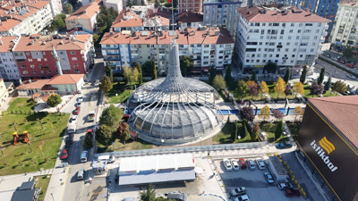 Çorum'da 'ucube' olarak nitelendirilen demir kubbeli yapı yıkılıyor