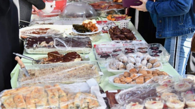 Yardım sergisinde yedikleri yemekten zehirlendiği ileri sürülen lise öğrencileri hastanelik oldu