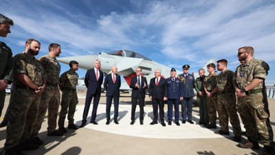 Starmer Türkiye’de Eurofighter uçaklarını inceledi: Satın alınacak savaş uçakları ilk kez görüntülendi