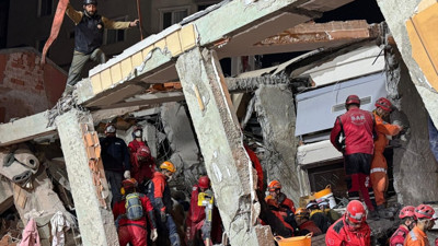 Gebze'deki enkazdan 19. saatte baba Levent Bilir'in cansız bedeni çıkarıldı