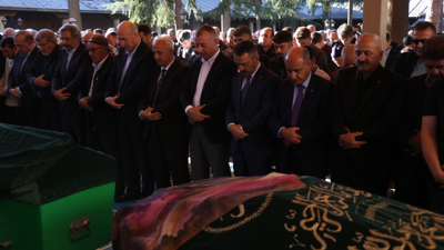 Gebze’de çöken binada yaşamını yitiren aynı aileden 4 kişi toprağa verildi