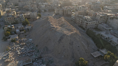 Şam’da devrik Esed rejimi enkazlardan yapay dağ oluşturdu