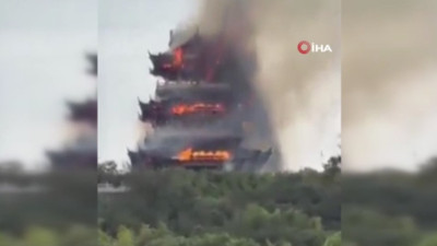 Çin'de bin 500 yıllık tapınakta yangın