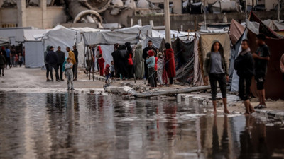 Gazzelilerin çadırları sular altında kaldı