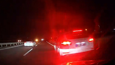 Korku dolu anlar kamerada: Bir ailenin can güvenliğini tehlikeye atan trafik magandası yakalandı