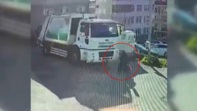 Sinop'ta yaşlı kadın çöp kamyonunun altında kaldı! Cinayet gibi kaza kamerada
