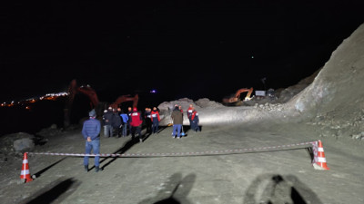 Sivas'ta demir madeni ocağında göçük meydana geldi: Şantiye müdürü toprak altında kaldı