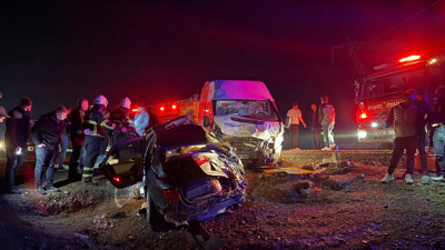 Diyarbakır’da 5 aracın karıştığı zincirleme kaza: 5 ölü, 13 yaralı