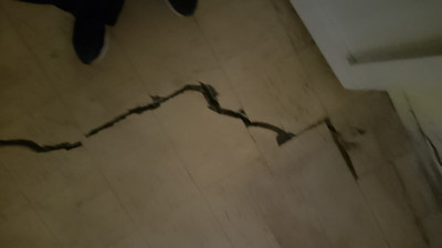 Beykoz'da duvarlarında çatlak oluşan 2 bina tahliye edildi