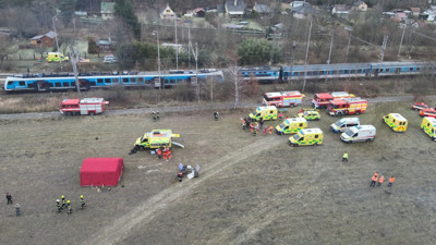 Çekya'da iki yolcu treni çarpıştı: 3'ü ağır 57 yaralı