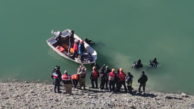 Zernek Barajı’na uçtu: Van’da 3 kişilik otomobil baraj gölüne düştü