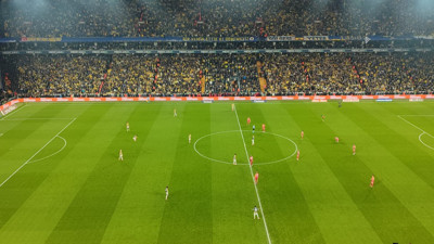 Fenerbahçe - Galatasaray derbisi başladı